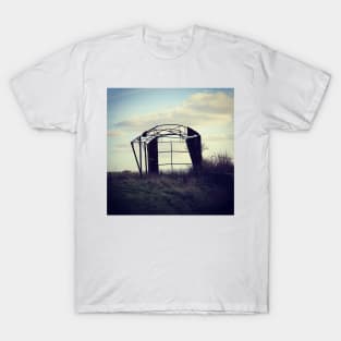 Abandoned barn T-Shirt